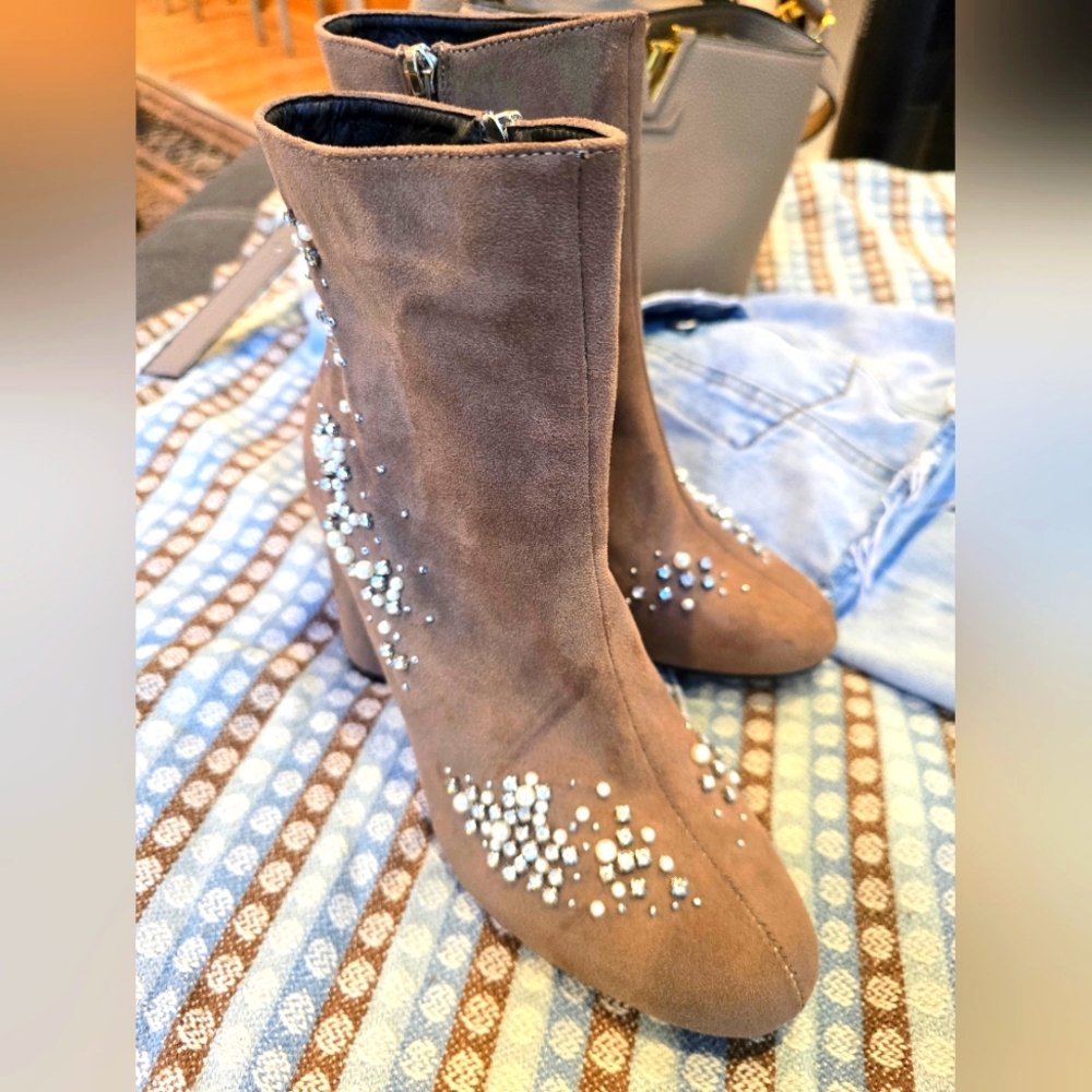 Olivia Miller Ankle zip Pearl and Rhinestone Booties, Size 8.5US